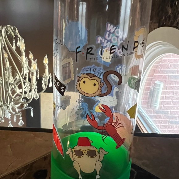 FRIENDS collectible water bottle - Picture 4 of 5